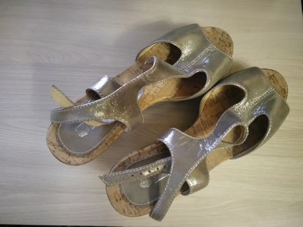 Кожаные босоножки на пробковой платформе MakFine