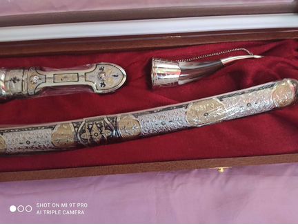 Набор в футляре: сабля, кинжал