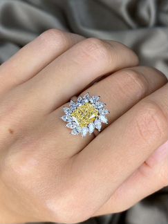Роскошное дизайнерское кольцо с Fancy Бриллиантом