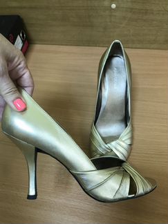 Женские босоножки