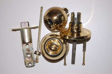 Замки, ручки, защелки,личинки, накладки, цепи и др