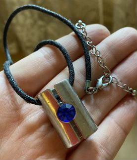 Подвеска и разные колье, украшения на шею