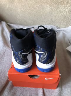 Кроссовки nike р.36,5-23,5 см состояние новых