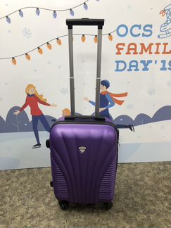 Чемодан фиолетовый