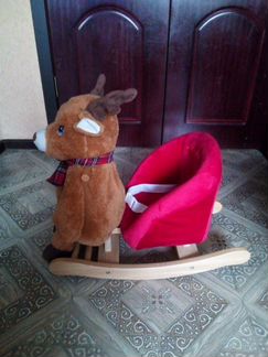 Детская деревянная качалка с игрушкой