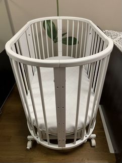 Детская кроватка-трансформер с маятником