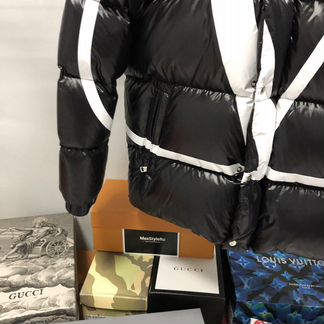 Пуховик Valentino x M*ncler