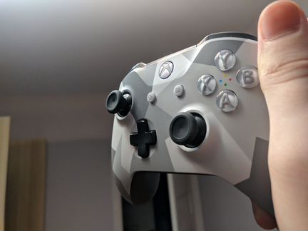 Геймпад Xbox One Winter Forces Bluetooth