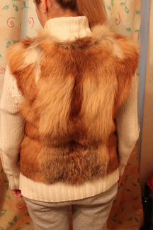 Продам жилетку из меха лисы