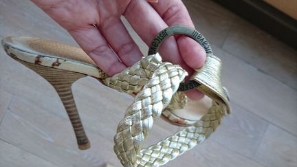 Босоножки золотые Roberto Cavalli