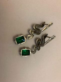 Новые серьги с изумрудом искусственным