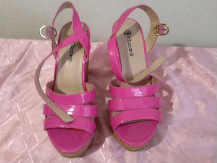 Босоножки розовые
