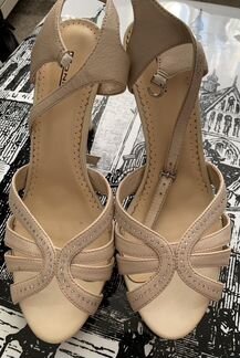 Босоножки Conni