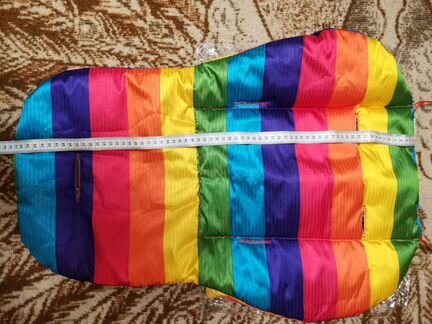 Полосатый матрасик для стульчика