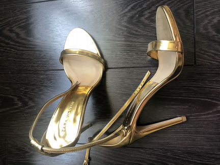 Босоножки золотые