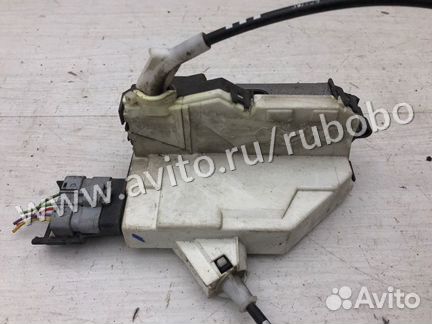 Замок двери передний правый Peugeot 308 1 EP6 2009