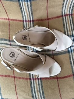 Босоножки кожаные