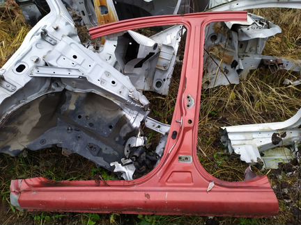 Peugeot 107 порог левый со стойкой