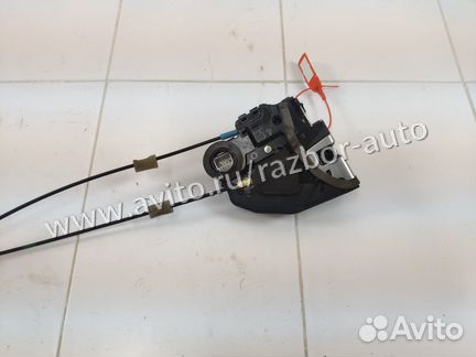 Замок двери задний левый Toyota RAV 4 2014+