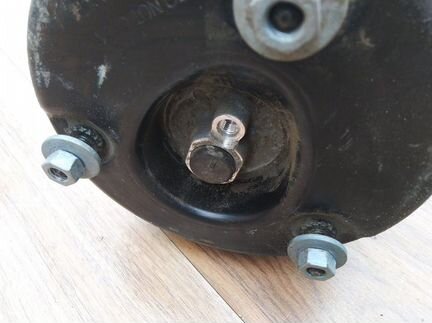 Разбор Mercedes W221. Амортизатор задний правый