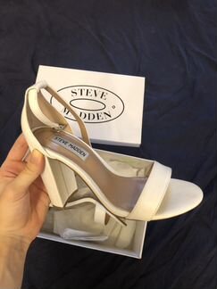 Босоножки белые Steve Madden