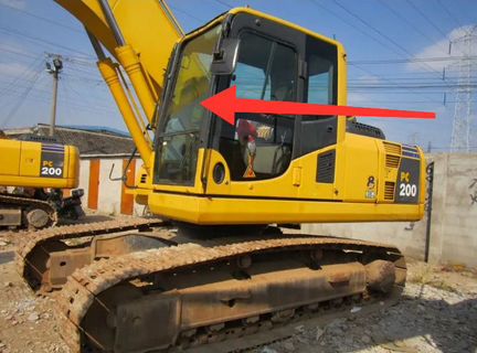 Стекло лобовое для экскаватора komatsu pc200