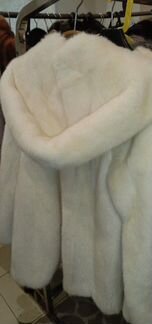 Шубы норковые много