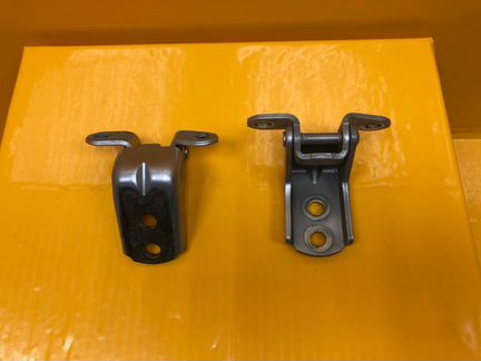 Петли двери передние Nissan Patrol Y62 2010-2020