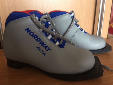 Лыжные ботинки