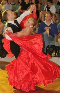 Яркое бальное платье (стандарт)