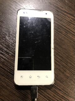 Сенсорный телефон LG