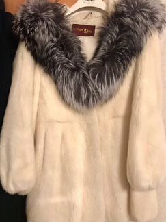 Шубка из светлой норки с чернобуркой