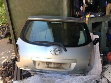 Крышка багажника Тойота Аурис Toyota Auris Серебро