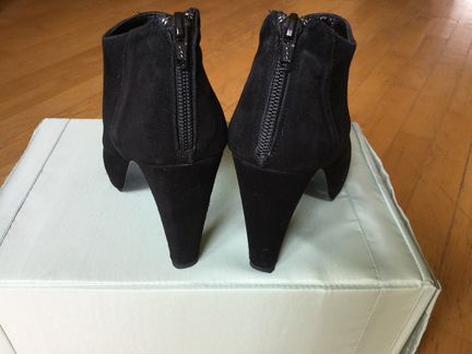 Замшевые ботильоны