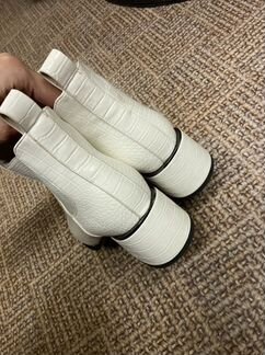 Полусапожки белые