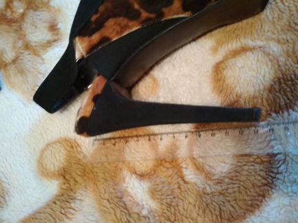 Босоножки Stuart Weitzman leopard print calf-hair
