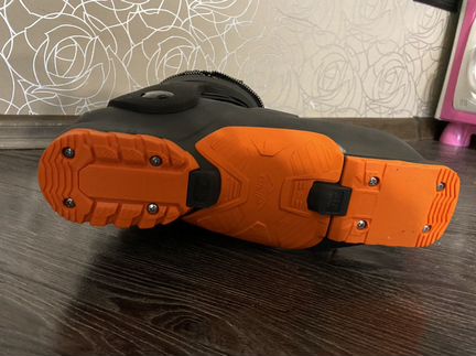 Горнолыжные ботинки