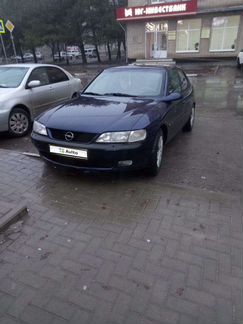 Opel Vectra 1.8 AT, 1998, битый, 400 000 км