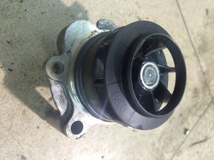 Помпа, насос Фольксваген 2.0 дизель, 038121031F